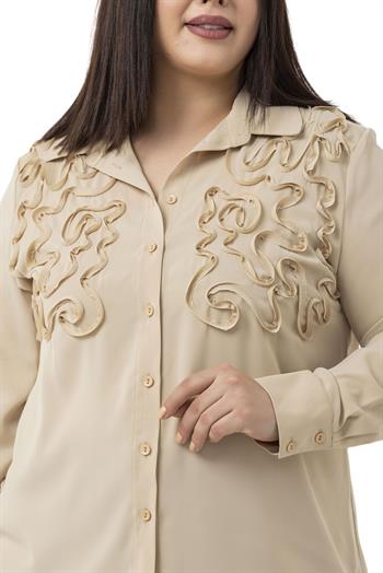 Büyük Beden Kabartmalı Kumaş Detaylı Bej Rengi Gömlek