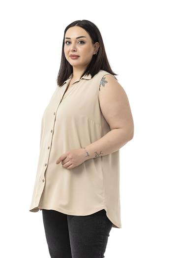 Büyük Beden Sırtta Plikaşe Detaylı Kolsuz Bej Rengi Gömlek
