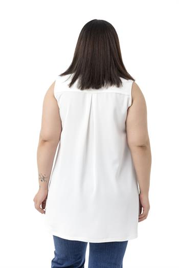 Büyük Beden Sırtta Plikaşe Detaylı Kolsuz Beyaz Gömlek