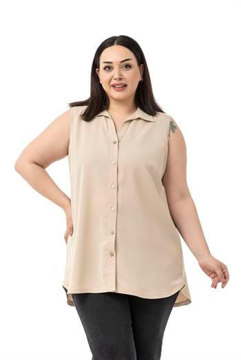 Büyük Beden Sırtta Plikaşe Detaylı Kolsuz Bej Rengi Gömlek