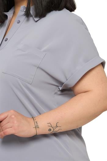 Büyük Beden Tek Cepli Kısa Duble Kollu Açık Gri Gömlek