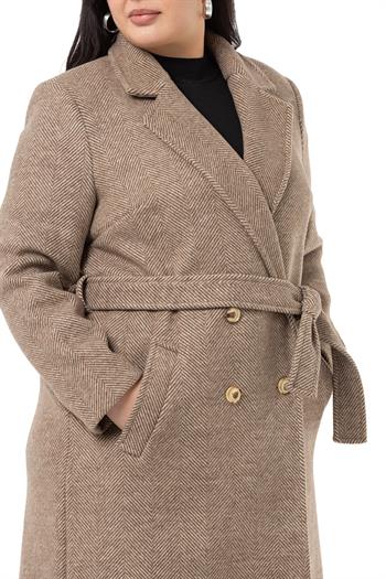 Büyük Beden Ceket Yaka Düğmeli ve Kuşaklı Derin Yırtmaçlı Balıksırtı Astarlı Uzun Vizon Kaban