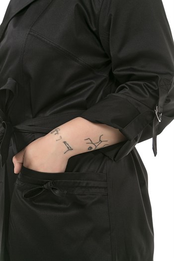 Büyük Beden Mono Yaka Katlamalı Kollu Cepleri Büzgü Detaylı Siyah Trençkot