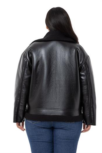 Büyük Beden Yakası ve Eteği Kürklü Fleto Cepli Fermuarlı Siyah Deri Mont