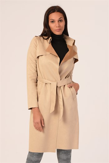 Omuzdan Apoletli Kuşaklı ve Yırtmaçlı Astarsız Bej Rengi Süet Trençkot 