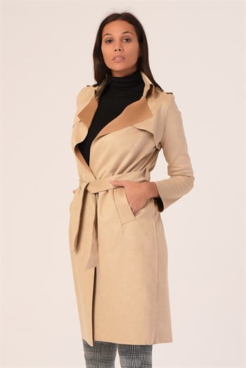 Omuzdan Apoletli Kuşaklı ve Yırtmaçlı Astarsız Bej Rengi Süet Trençkot 