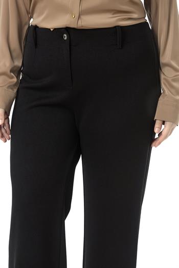 Büyük Beden Beli Arkadan Lastikli Boru Paça Klasik Siyah Pantolon