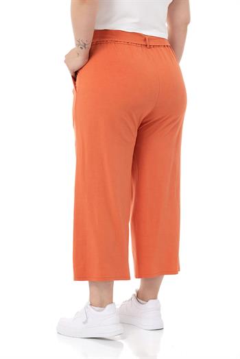 Büyük Beden Kuşak Detaylı Cepli Boru Paça Tarçın Capri Pantalon