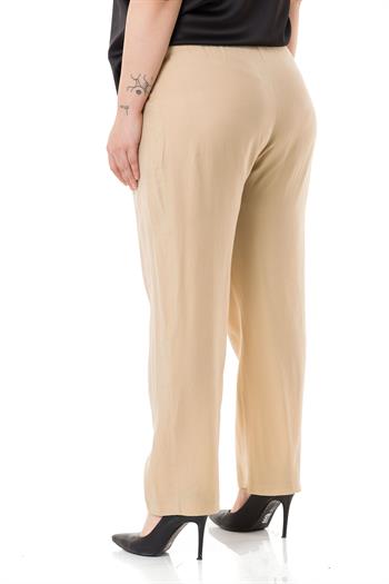 Büyük Beden Önden Pileli Beli Fermuarlı Cepsiz Dar Paça Krem Pantolon  
