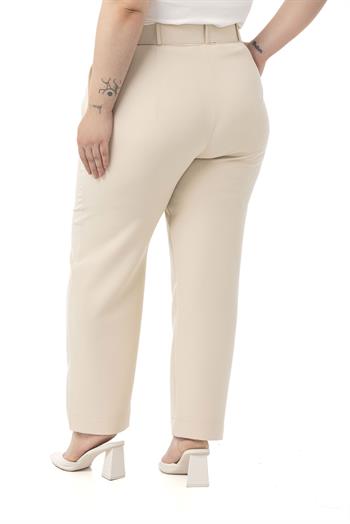 Büyük Beden Önü Pileli Cepli Kemerli Bej Rengi Pantolon