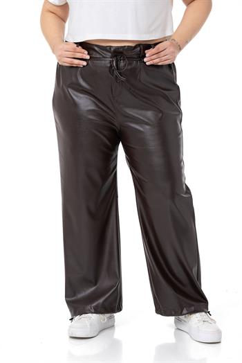 Büyük Beden Paçası Büzgü Detaylı Deri Koyu Kahverengi Pantolon