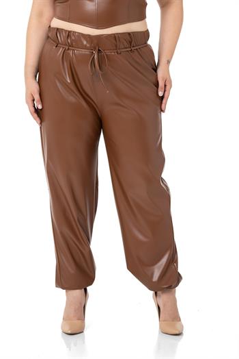 Büyük Beden Paçası Büzgü Detaylı Deri Kahverengi Pantolon