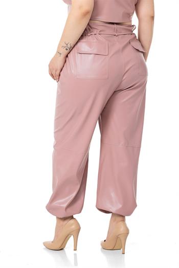 Büyük Beden Paçası Büzgü Detaylı Deri Pudra Pantolon