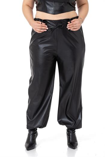 Büyük Beden Paçası Büzgü Detaylı Deri Siyah Pantolon