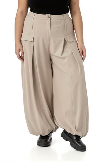 Büyük Beden Şalvar Kesim Beli Arkadan ve Paçası Lastikli Derin Plikaşe Detaylı Bej Rengi Pantolon