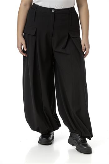 Büyük Beden Şalvar Kesim Beli Arkadan ve Paçası Lastikli Derin Plikaşe Detaylı Siyah Pantolon