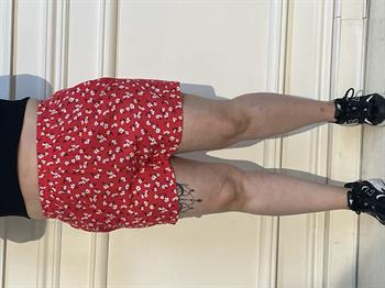 Plus Size Elastic Waist Small Floral Double Pocket Shorts Burgundy