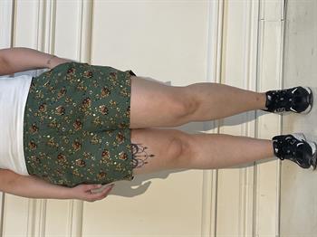 Plus Size Elastic Waist Floral Patterned Double Pocket Shorts Green