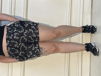 Plus Size Patterned Satin Black White Shorts with Elastic Waist and Side Pockets