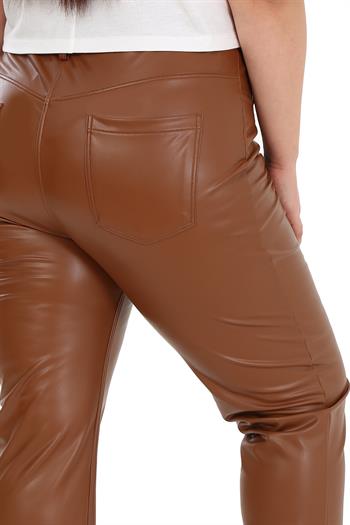 Büyük Beden Arka Cepli Dar Paça Kahverengi Deri Pantolon