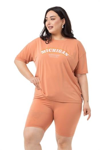 TEK KALANLARBüyük Beden Bisiklet Yaka Yarım Kol Tshirt ve Kısa Tayt Somon Rengi İkili TakımDISENTIS MODESTBüyük Beden Bisiklet Yaka Yarım Kol Penye ve Kısa Tayt Somon Rengi İkili Takım