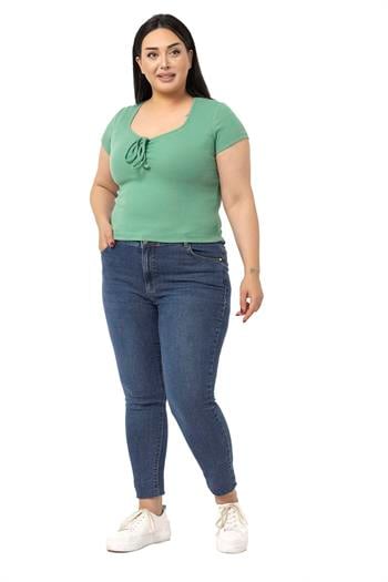 Büyük Beden Yarım Kollu Göğüste Bağcık Detaylı Kaşkorse Yeşil Body