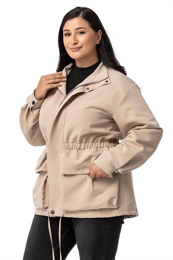 Büyük Beden Çıtçıt ve Fermuar Kapamalı Beli Büzgülü Astarlı Bej Rengi Trençkot