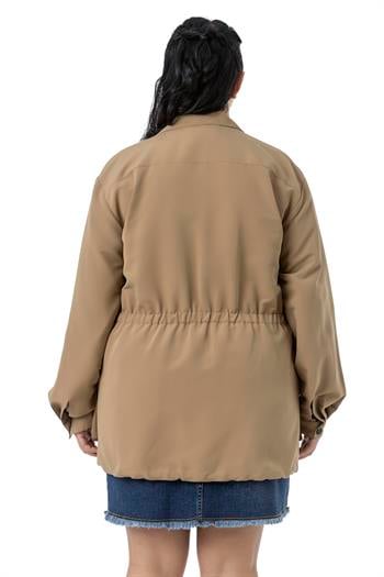 Büyük Beden Çıtçıt ve Fermuar Kapamalı Beli Büzgülü Astarlı Vizon Trençkot