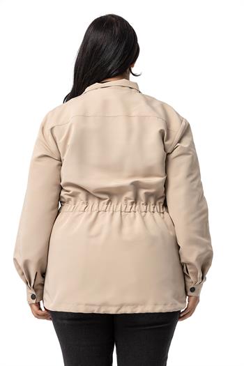 Büyük Beden Çıtçıt ve Fermuar Kapamalı Beli Büzgülü Astarlı Bej Rengi Trençkot