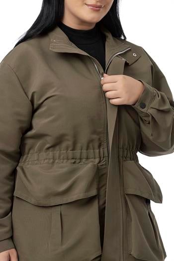 Büyük Beden Çıtçıt ve Fermuar Kapamalı Beli Büzgülü Astarlı Haki Trençkot