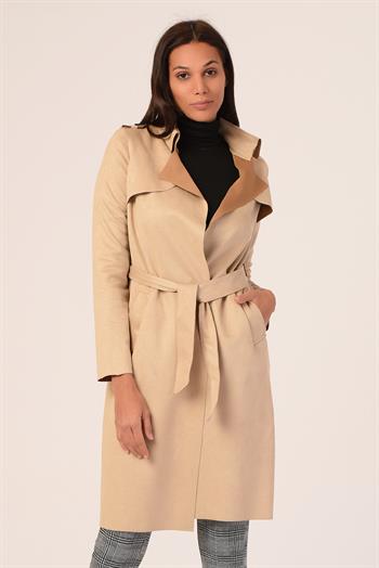 Omuzdan Apoletli Kuşaklı ve Yırtmaçlı Astarsız Bej Rengi Süet Trençkot 