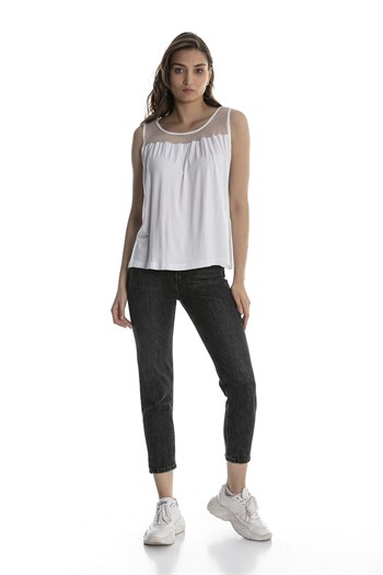 Yakası Dantelli Kalın Askılı Bol Kesim Beyaz Body