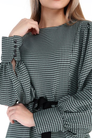 Yuvarlak Yaka Kolu Pileli Geniş Manşetli Fermuarlı Kazayağı Desenli Siyah Yeşil Elbise