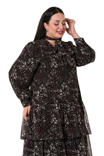 Büyük Beden Eteği Kat Kat Siyah Zemin Üzerine Fuşya Çiçekli Astarlı Şifon Elbise