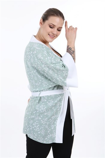 Önden Bağlamalı ve Düğmeli Kolları Geniş Küçük Çiçekli Yeşil Kimono