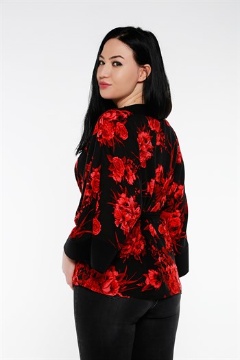 Önden Bağlamalı ve Düğmeli Kolları Geniş Büyük Çiçekli Kırmızı Siyah Kimono