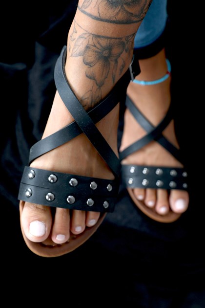 Kadın Topuksuz Zımba Detaylı Topuksuz Sandalet