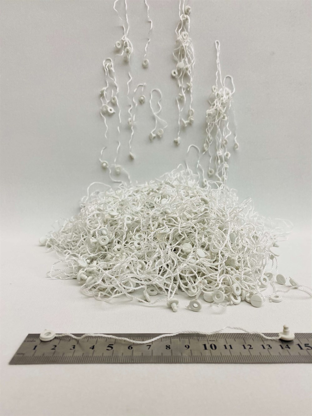 GÖĞÜS KARTI İPİ KUŞ GÖZÜ BEYAZ (1000 ADET)