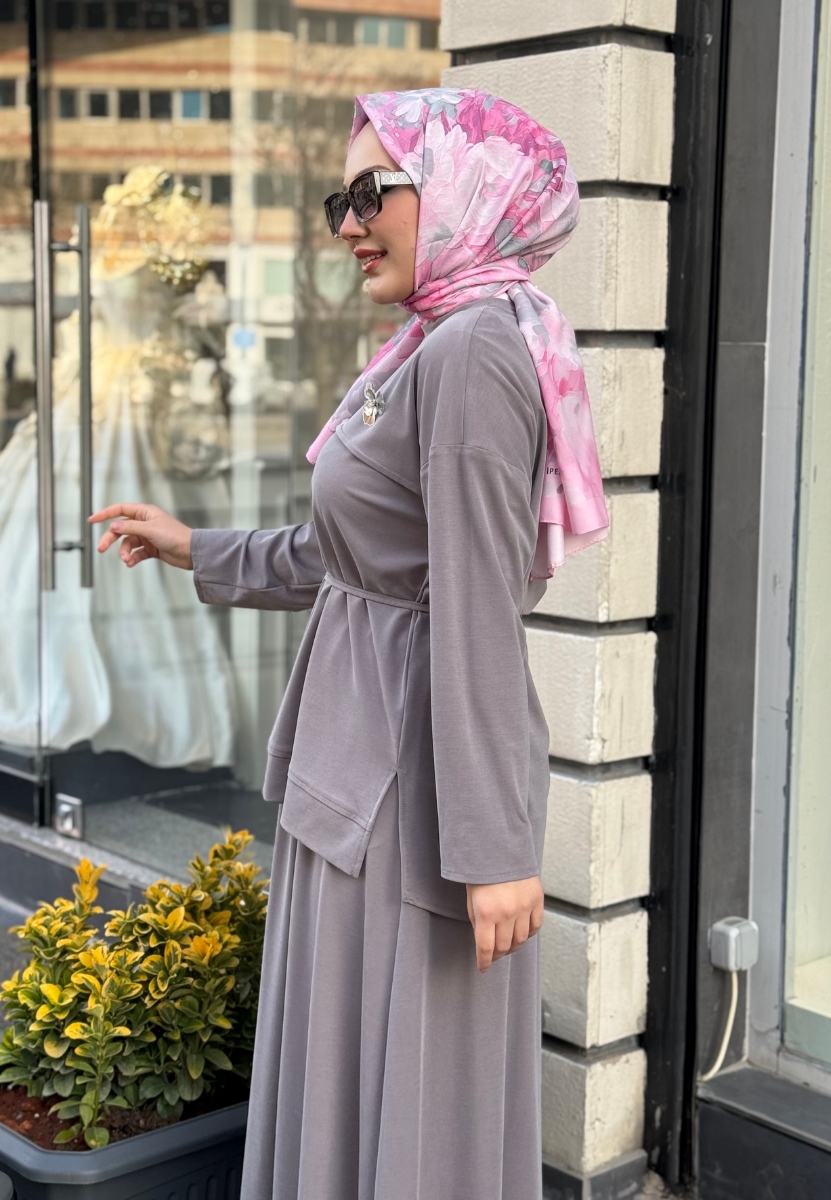 Gri Broşlu Etekli Takım