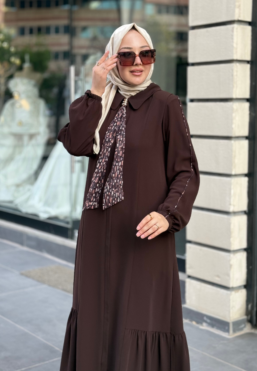 Kahverengi Fularlı Ferace