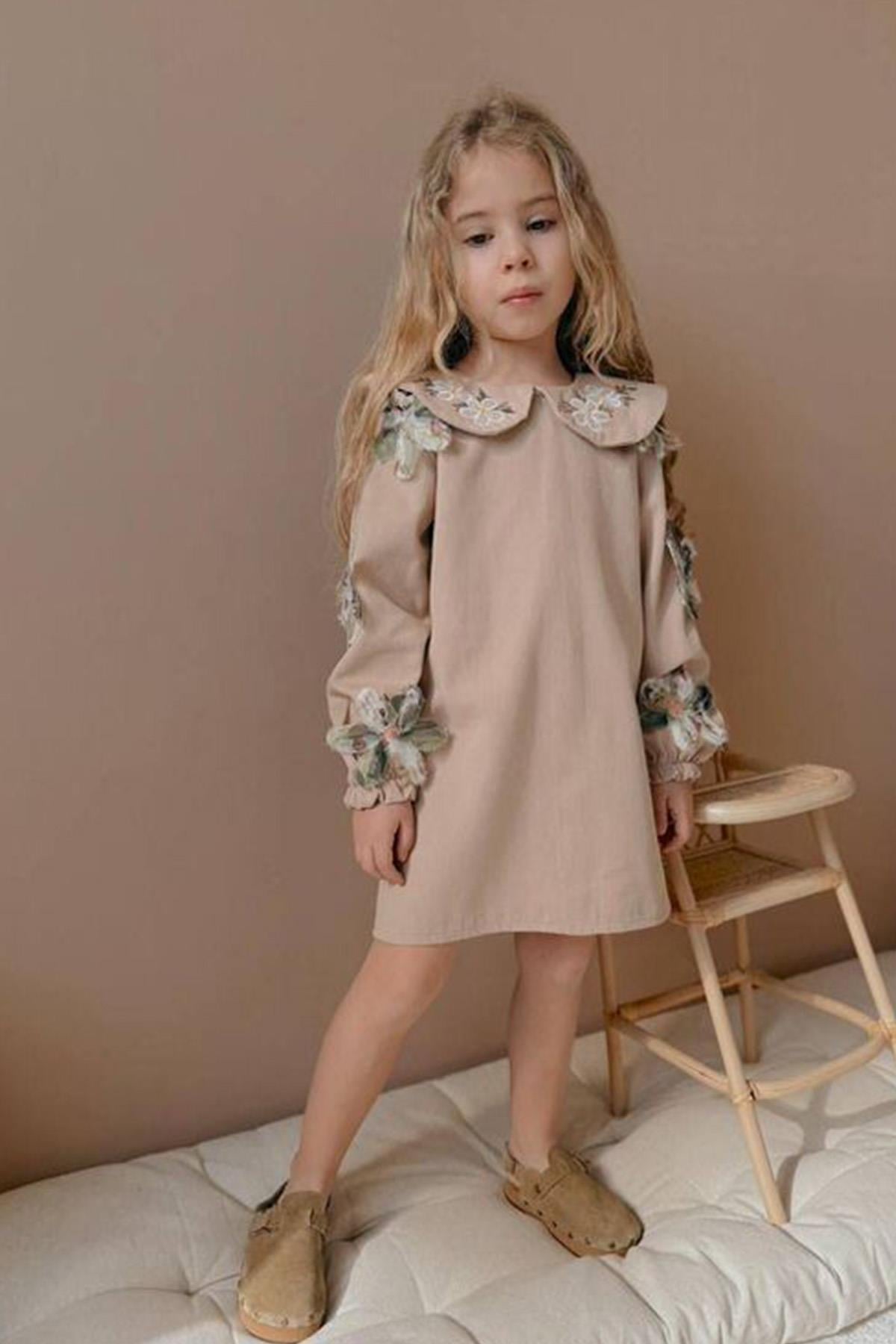 Çiçek Detaylı Elbise 