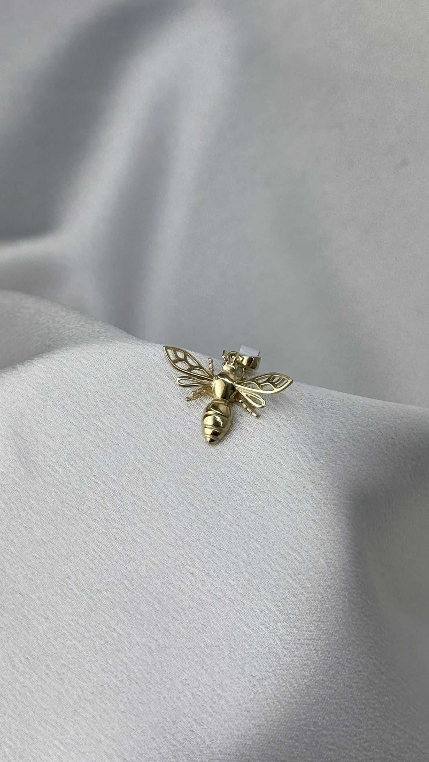 Arı Figürlü Altın Kolye Ucu