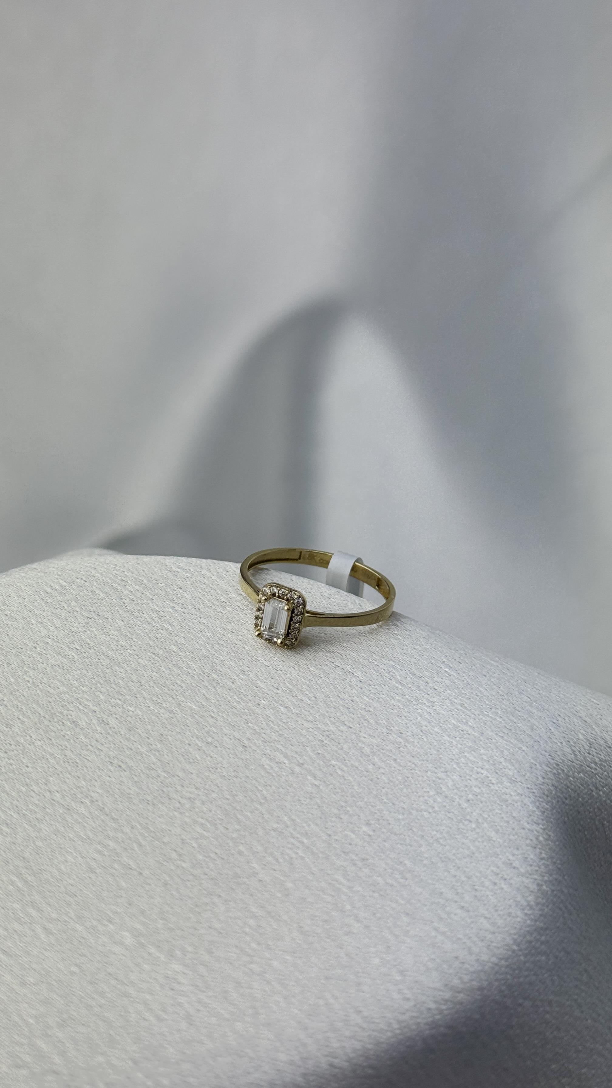 Baget Kesim Zirkon Taşlı Altın Çıtır Yüzük