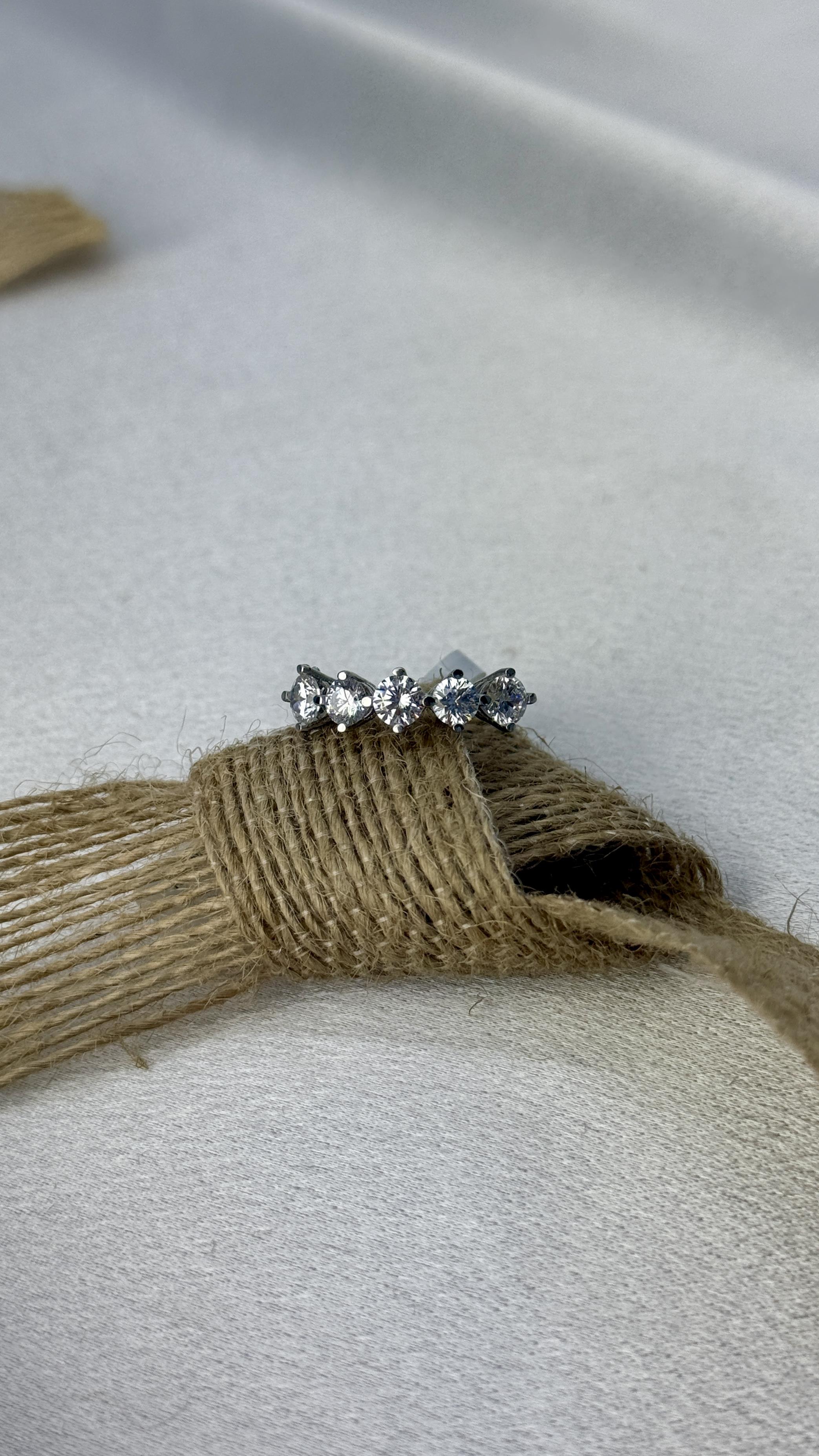 Beyaz Altın Beştaş Yüzük