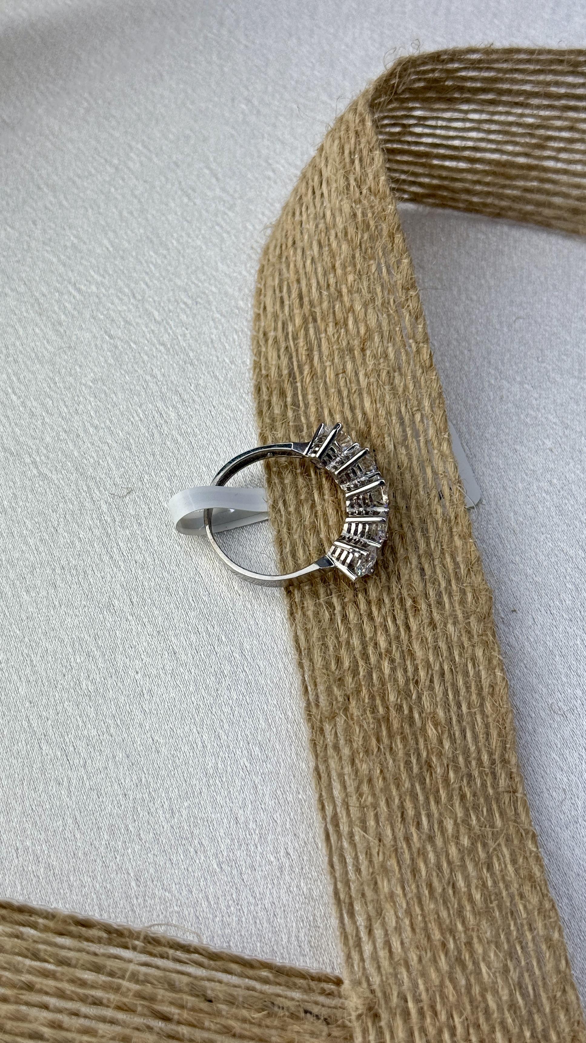 Beyaz Altın Beştaş Yüzük