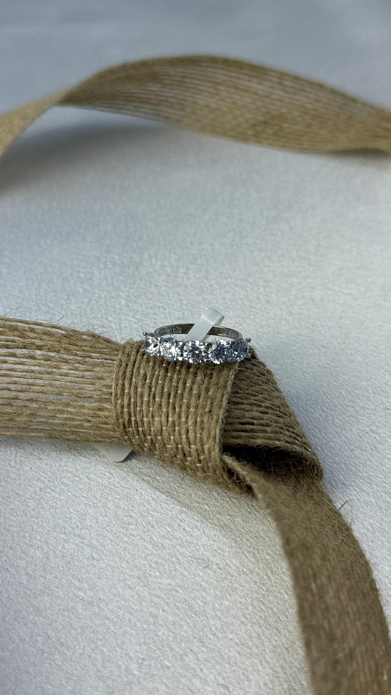 Beyaz Altın Beştaş Yüzük