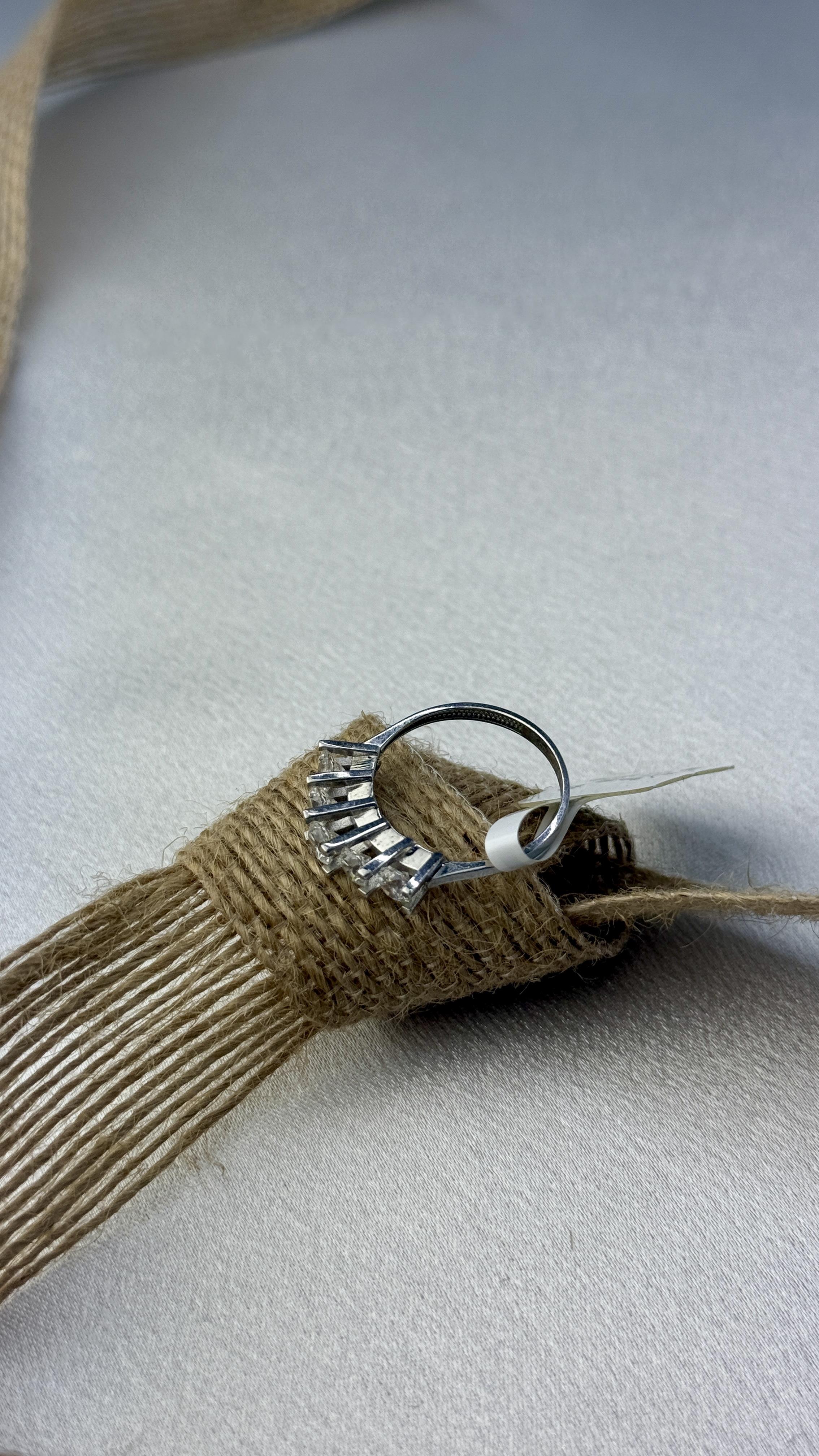 Beyaz Altın Beştaş Yüzük