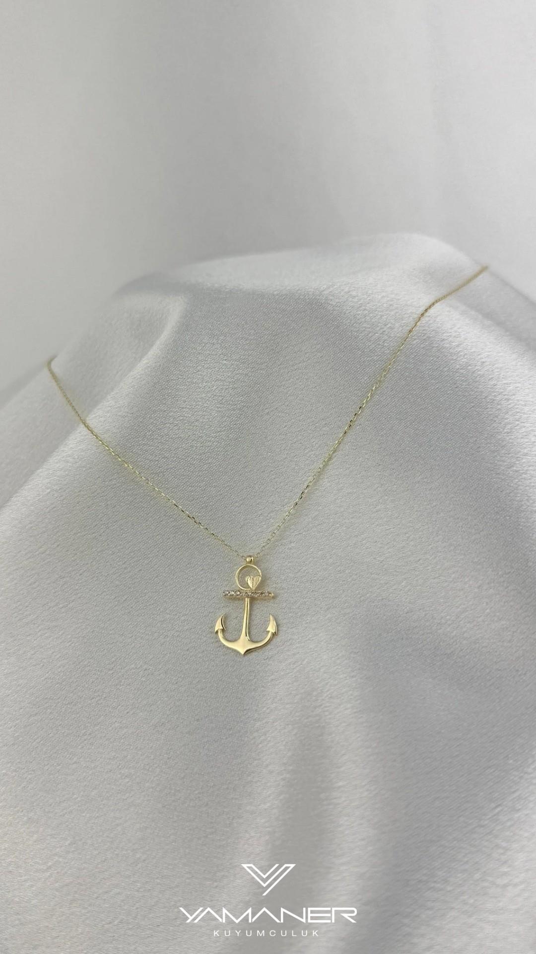 Çapa Figürlü Kolye