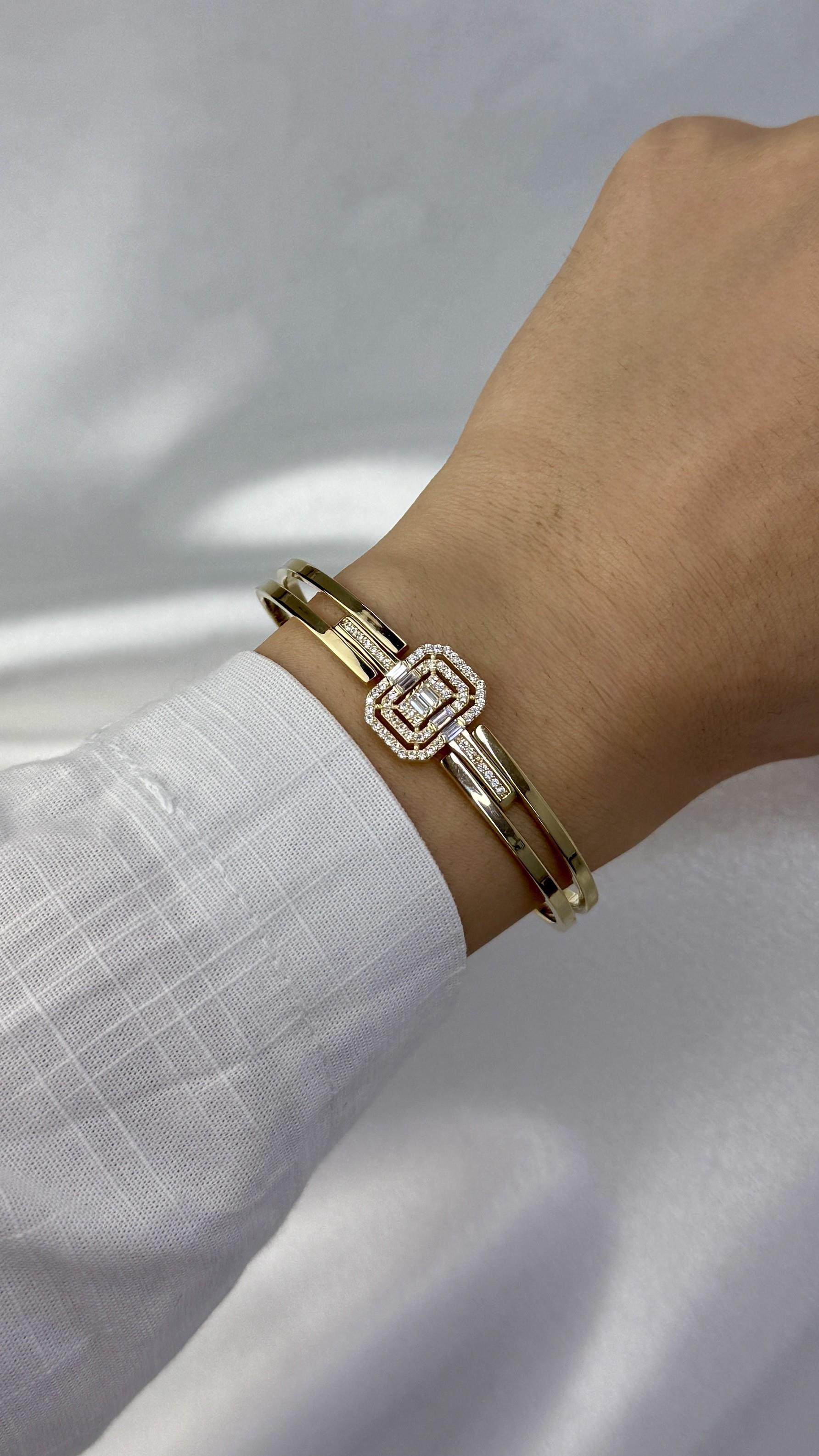 Çift Kollu Baget Figürlü Altın Kelepçe Bilezik