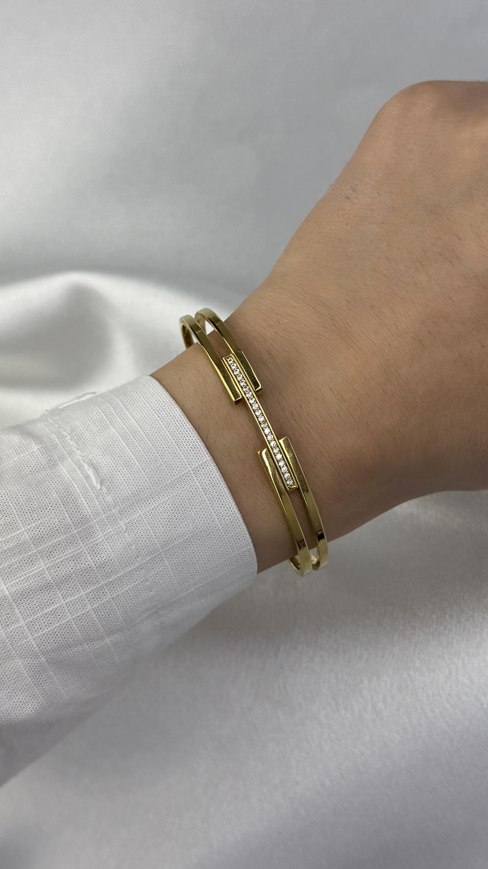 Çift Kollu Zirkon Taşlı Altın Kelepçe Bilezik